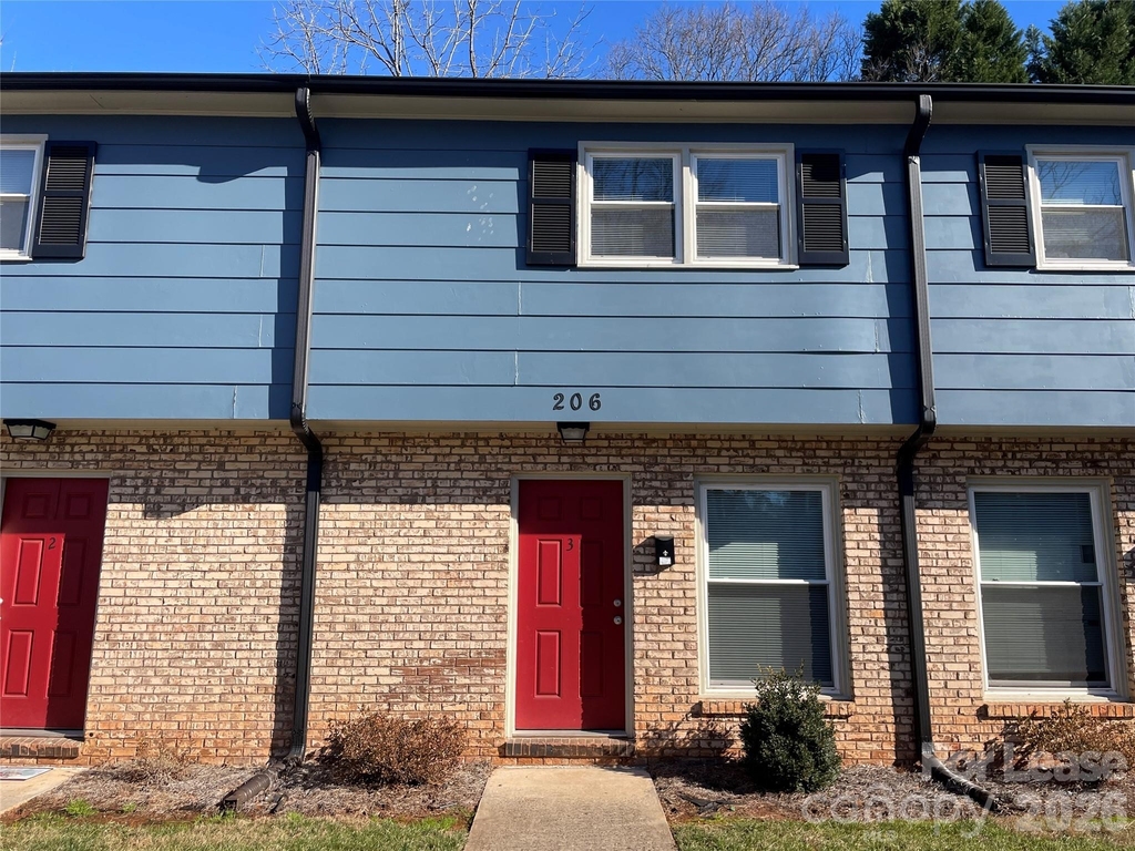 206 E Glendale Avenue - Photo 0