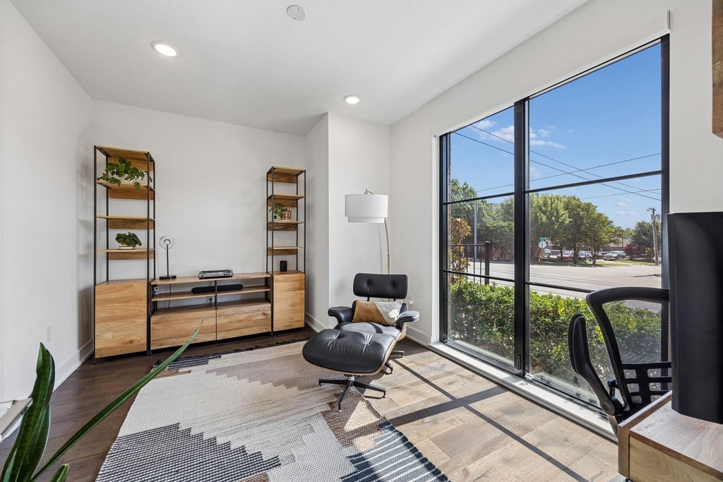 737 N Zang Boulevard - Photo 3