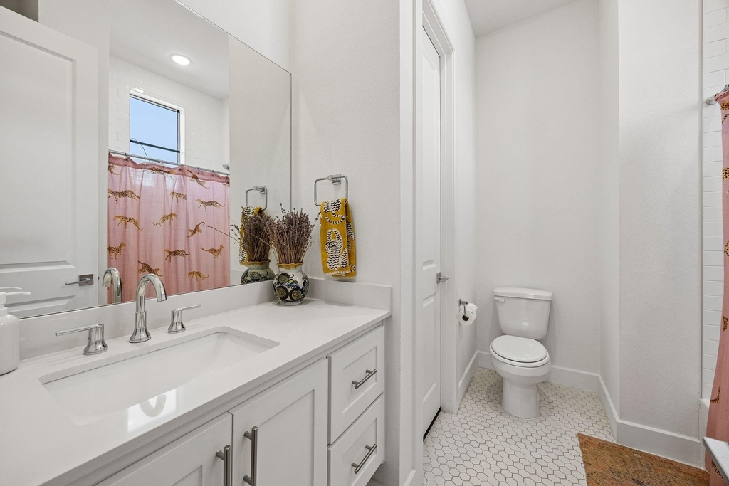 737 N Zang Boulevard - Photo 20