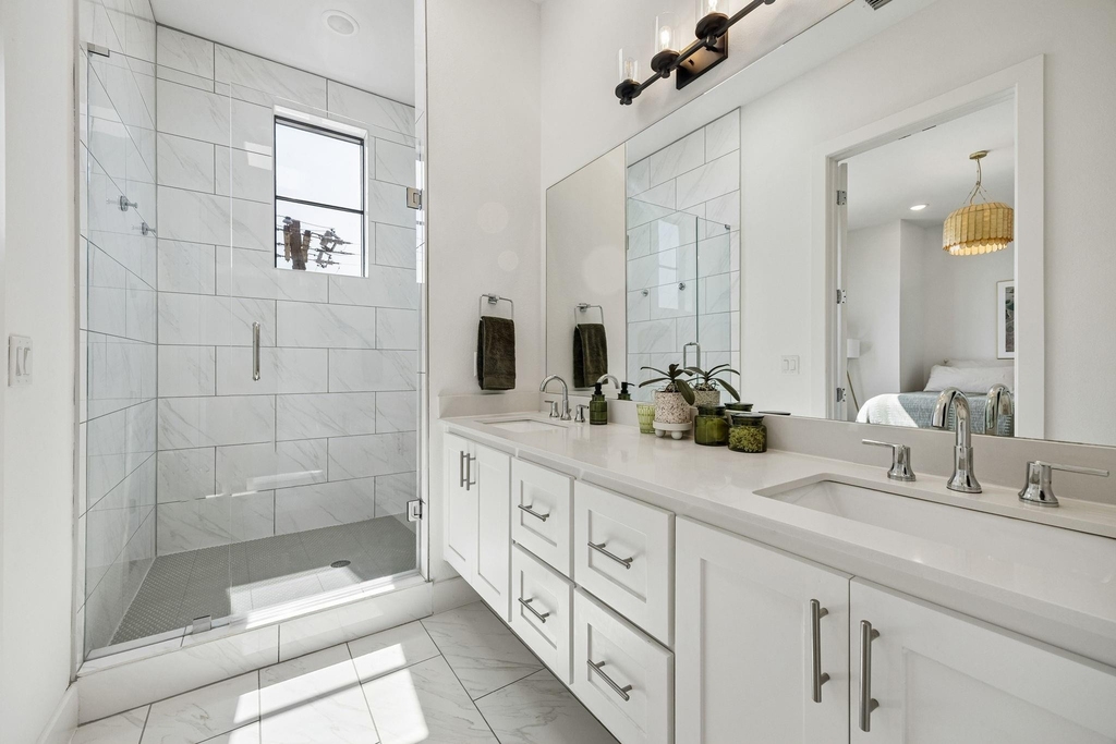 737 N Zang Boulevard - Photo 16