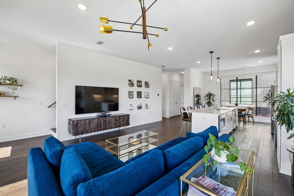 737 N Zang Boulevard - Photo 11