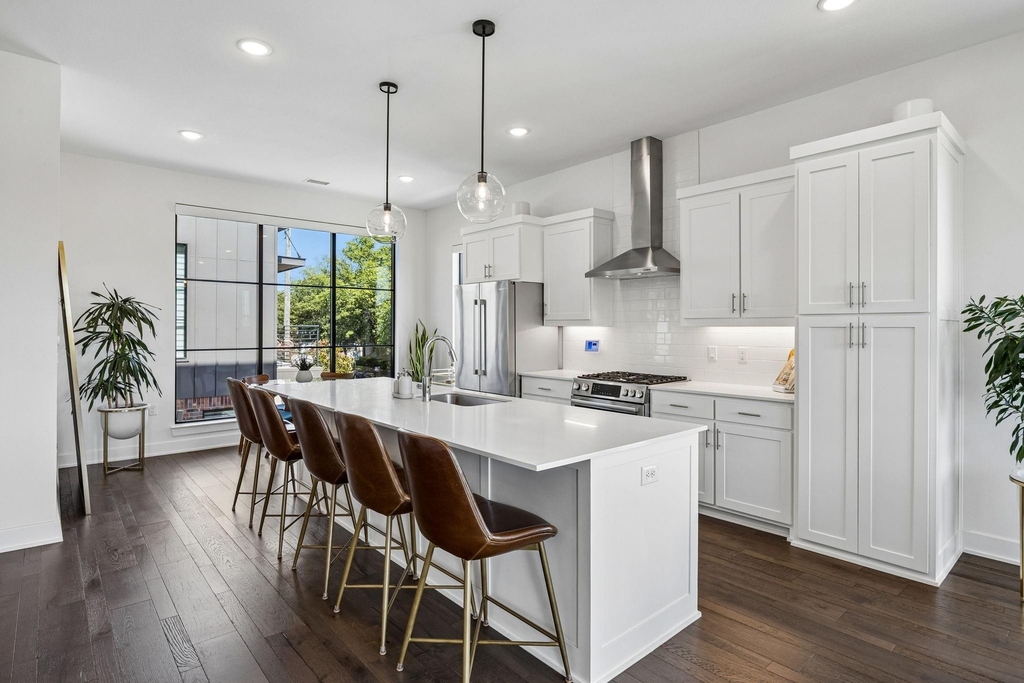 737 N Zang Boulevard - Photo 6