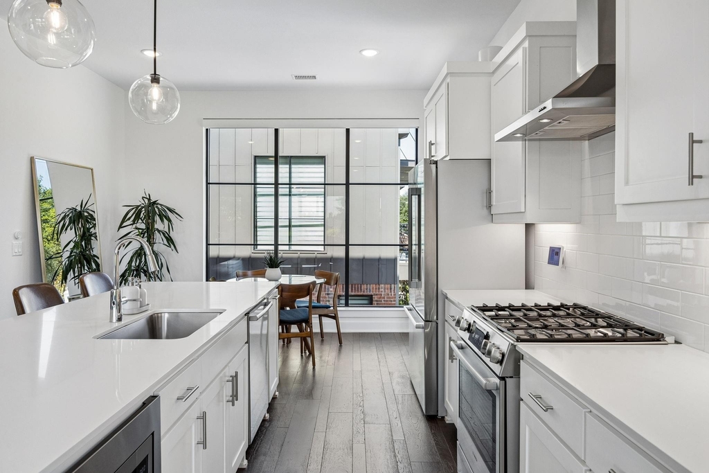 737 N Zang Boulevard - Photo 7