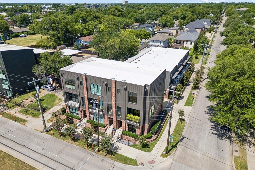 737 N Zang Boulevard - Photo 23