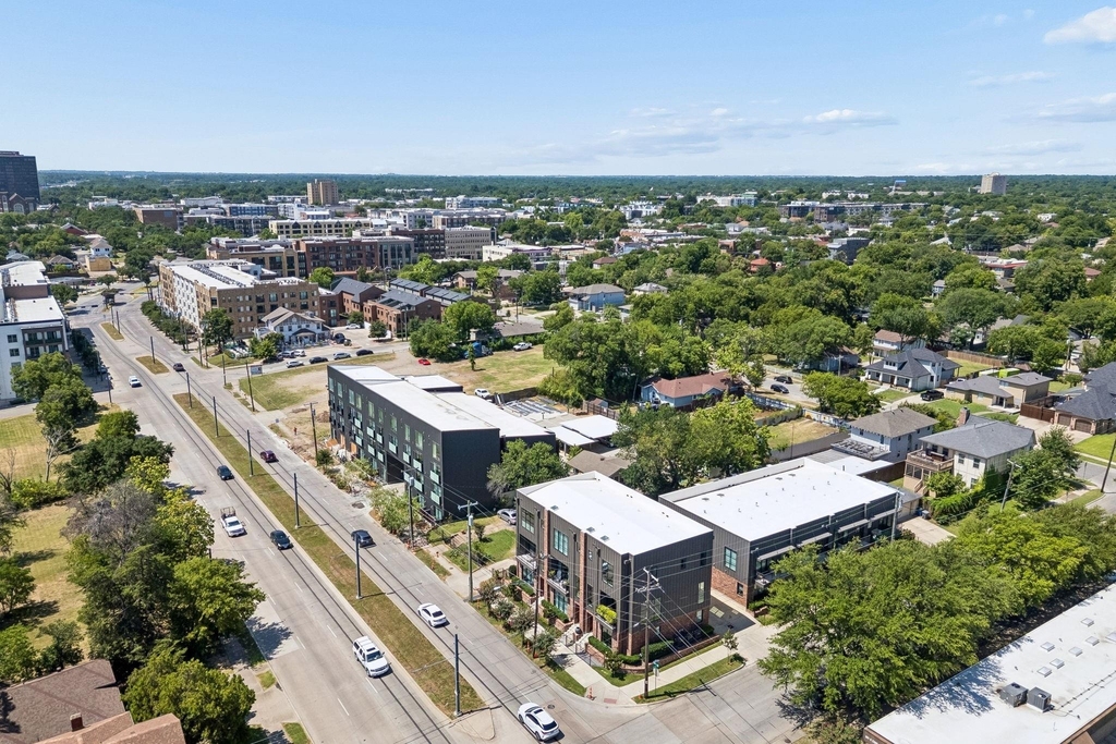 737 N Zang Boulevard - Photo 27