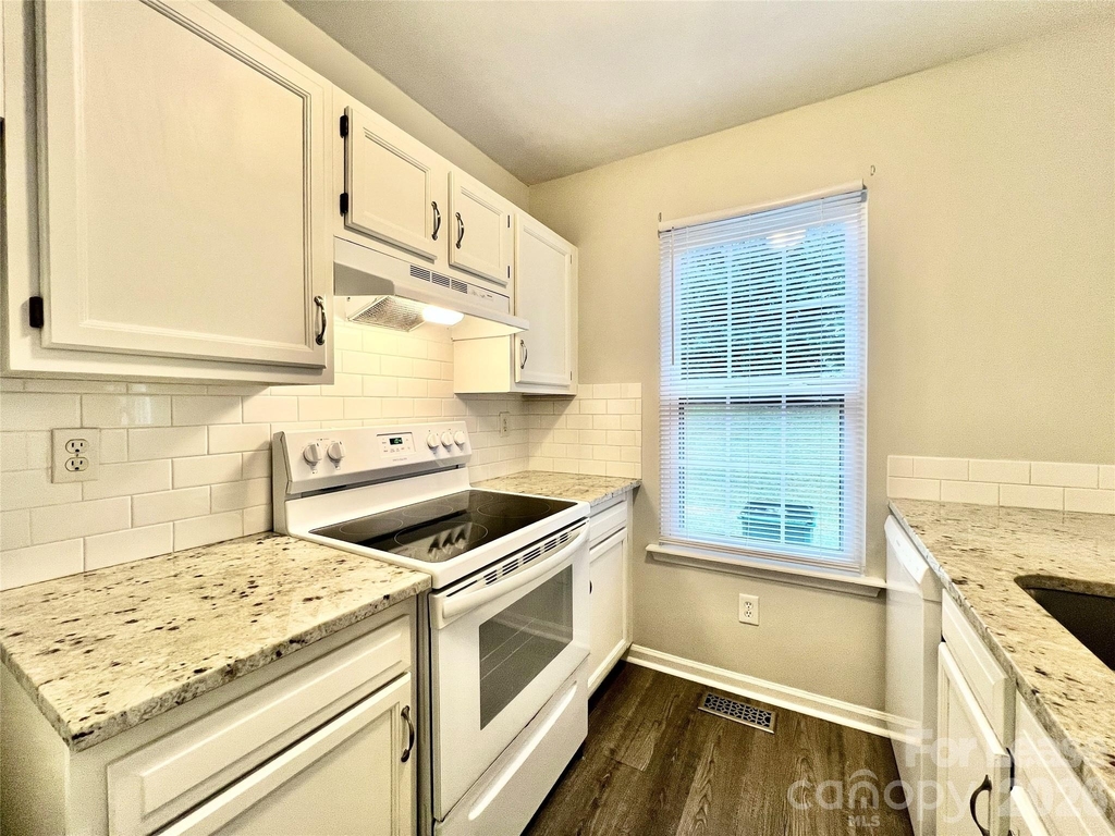 8253 Circle Tree Lane - Photo 3