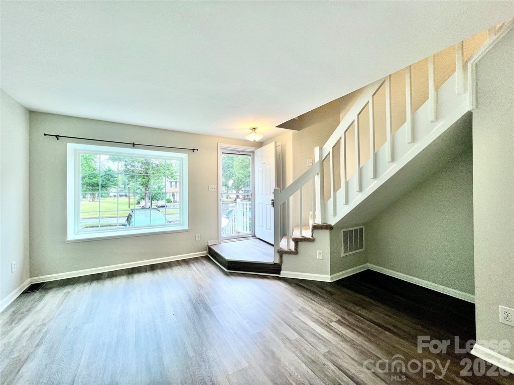 8253 Circle Tree Lane - Photo 8