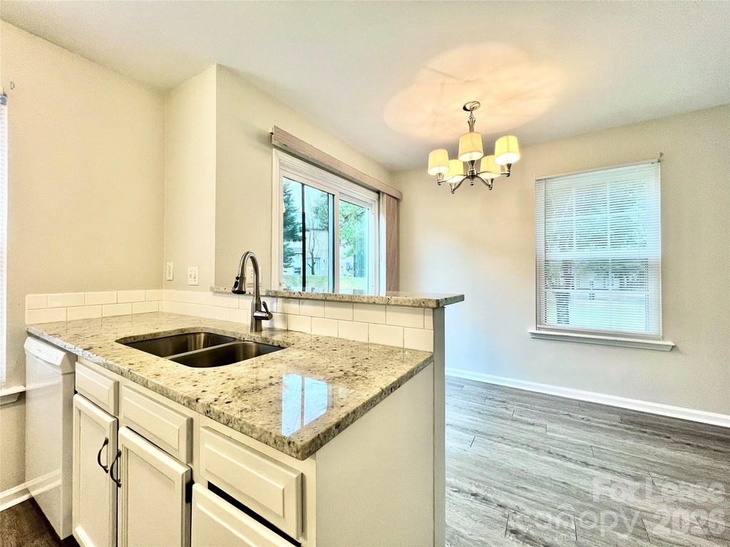 8253 Circle Tree Lane - Photo 4