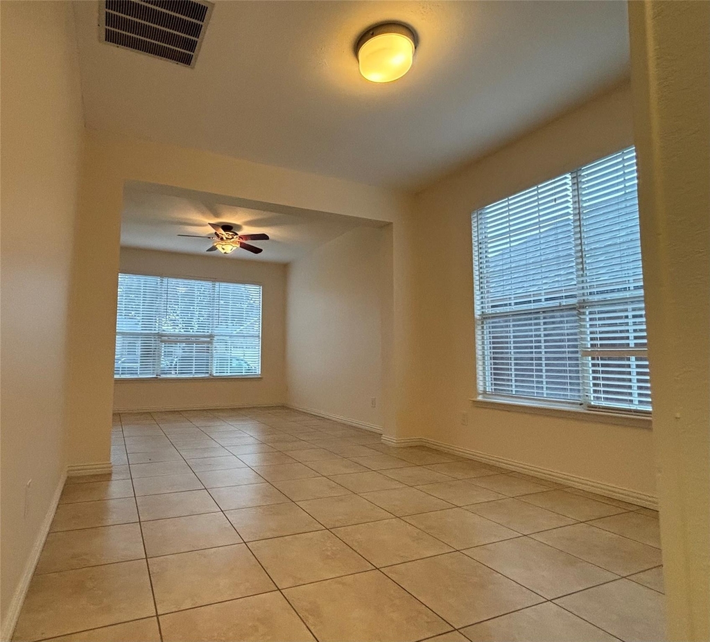 2713 Clovermeadow Drive - Photo 3
