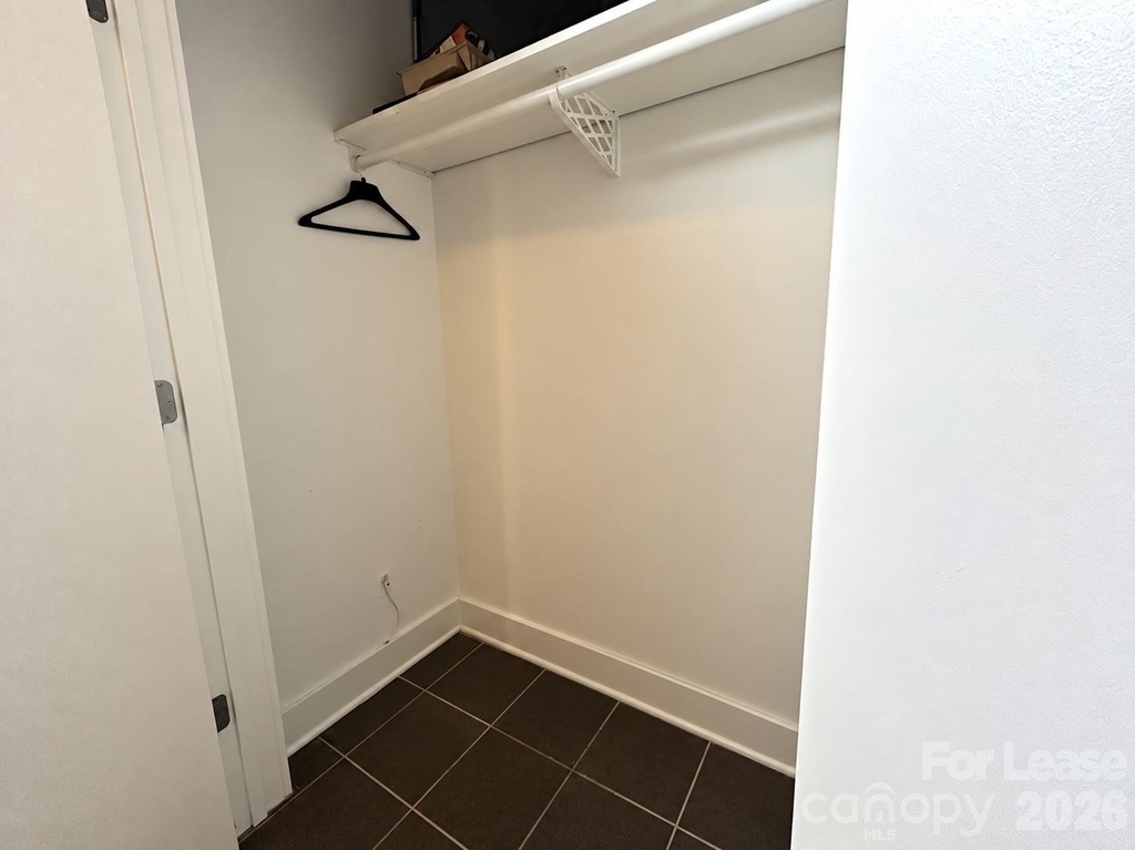 937 E 7th Street - Photo 6