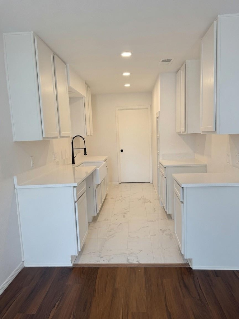 2204 W Park Boulevard - Photo 7