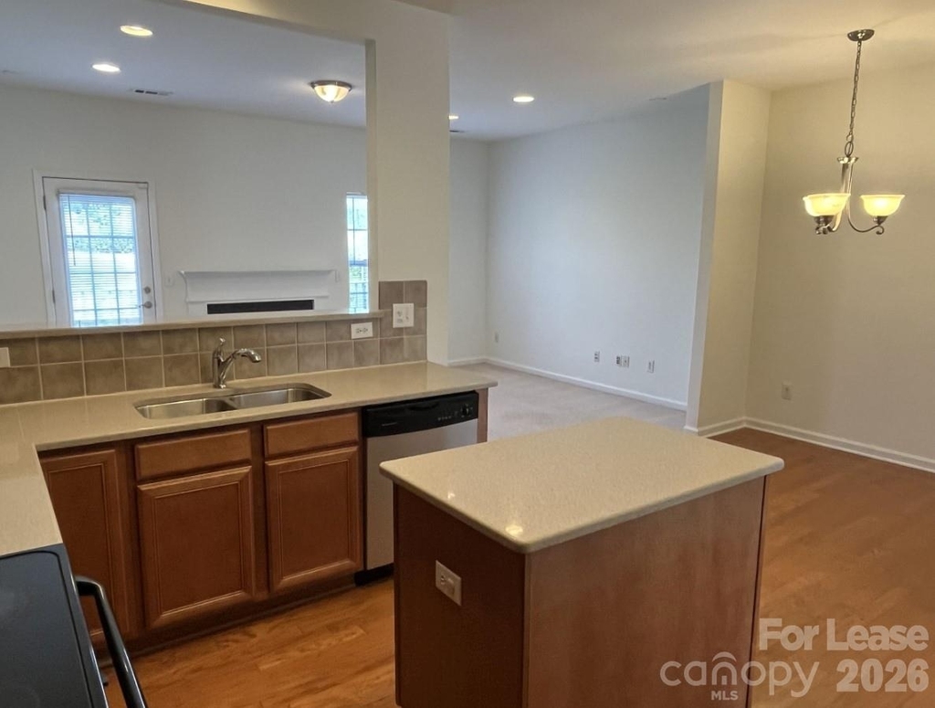 9956 Kings Parade Boulevard - Photo 9