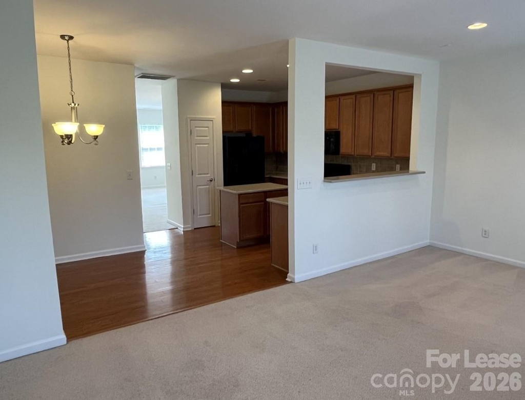 9956 Kings Parade Boulevard - Photo 5