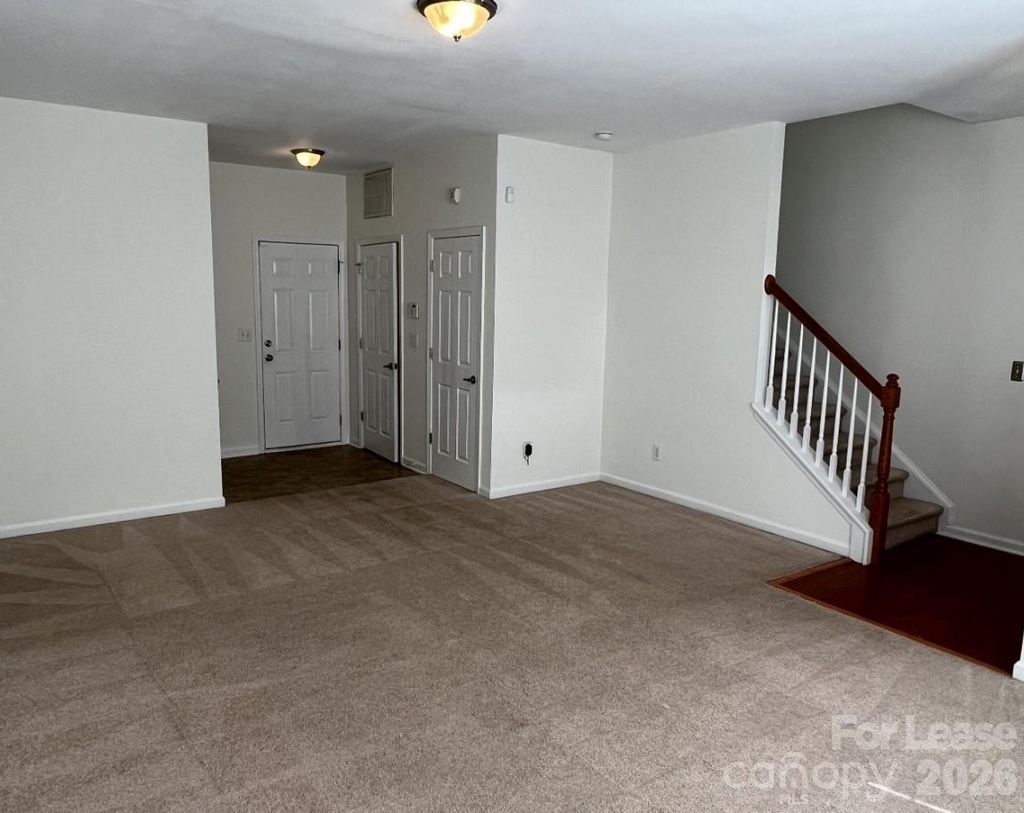 9956 Kings Parade Boulevard - Photo 4