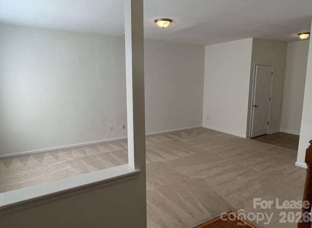 9956 Kings Parade Boulevard - Photo 12