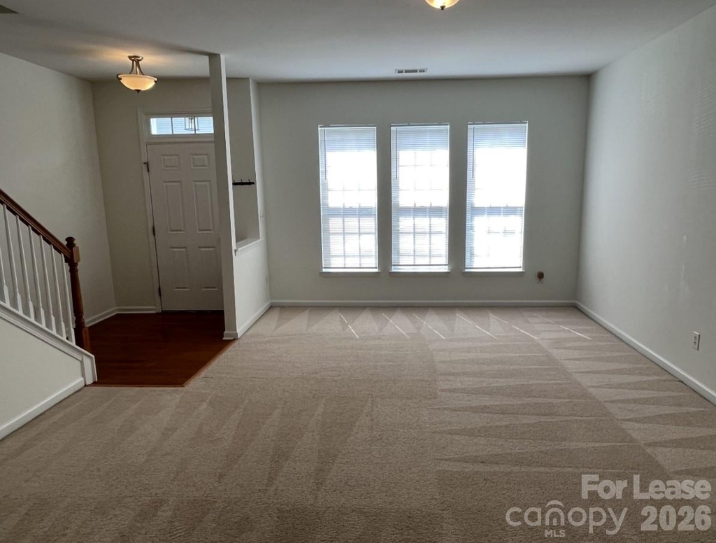 9956 Kings Parade Boulevard - Photo 2