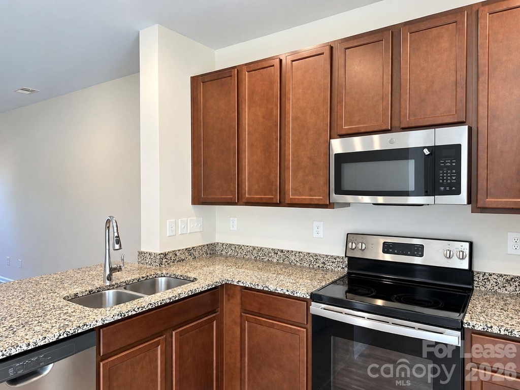 7431 Sienna Heights Place - Photo 5