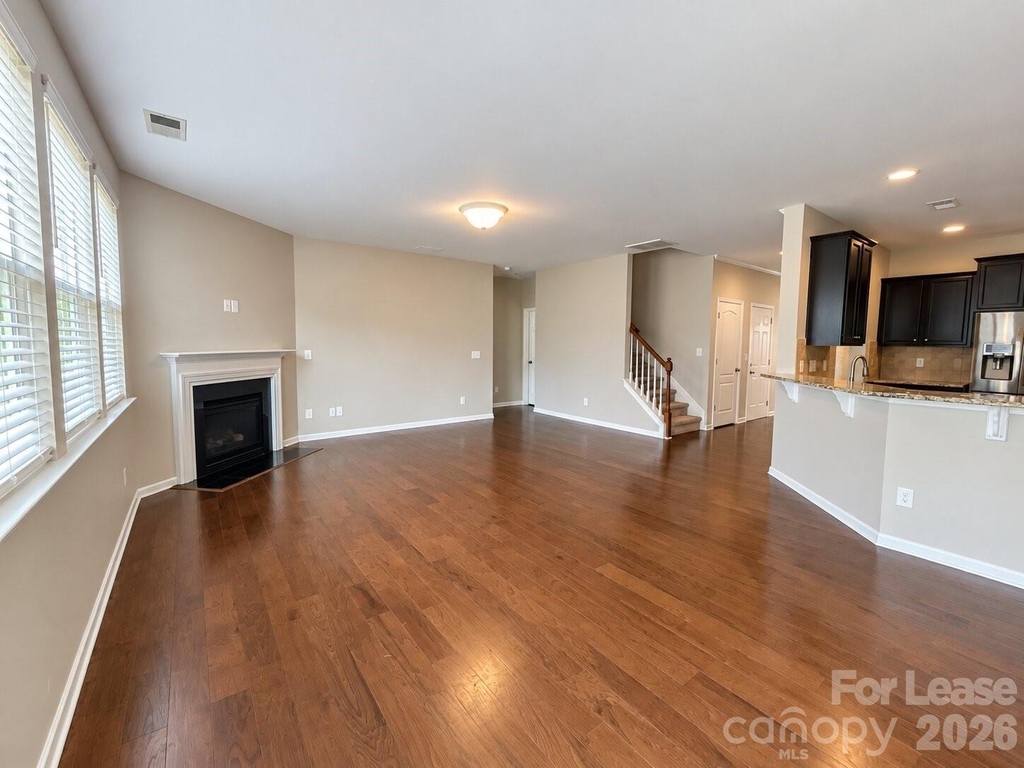 1109 Wainscott Drive - Photo 8