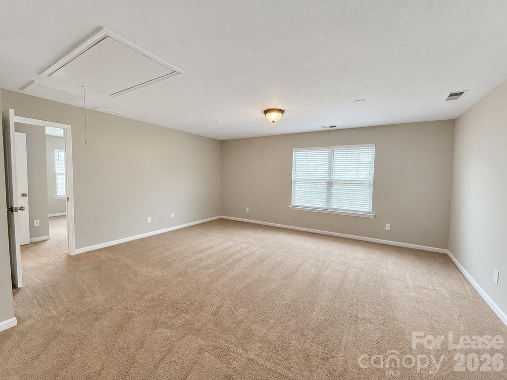 1109 Wainscott Drive - Photo 15