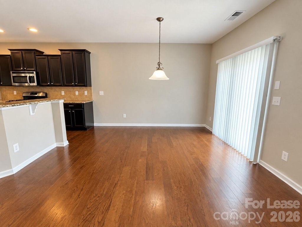 1109 Wainscott Drive - Photo 6