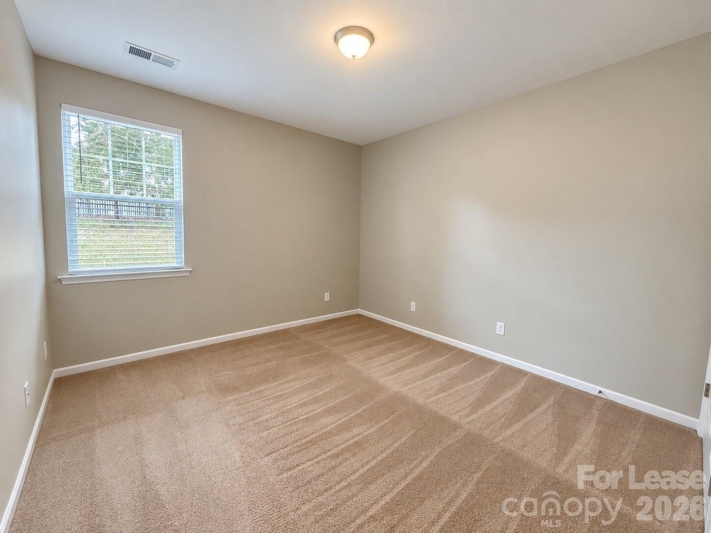 1109 Wainscott Drive - Photo 11