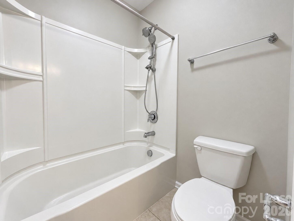 1109 Wainscott Drive - Photo 19