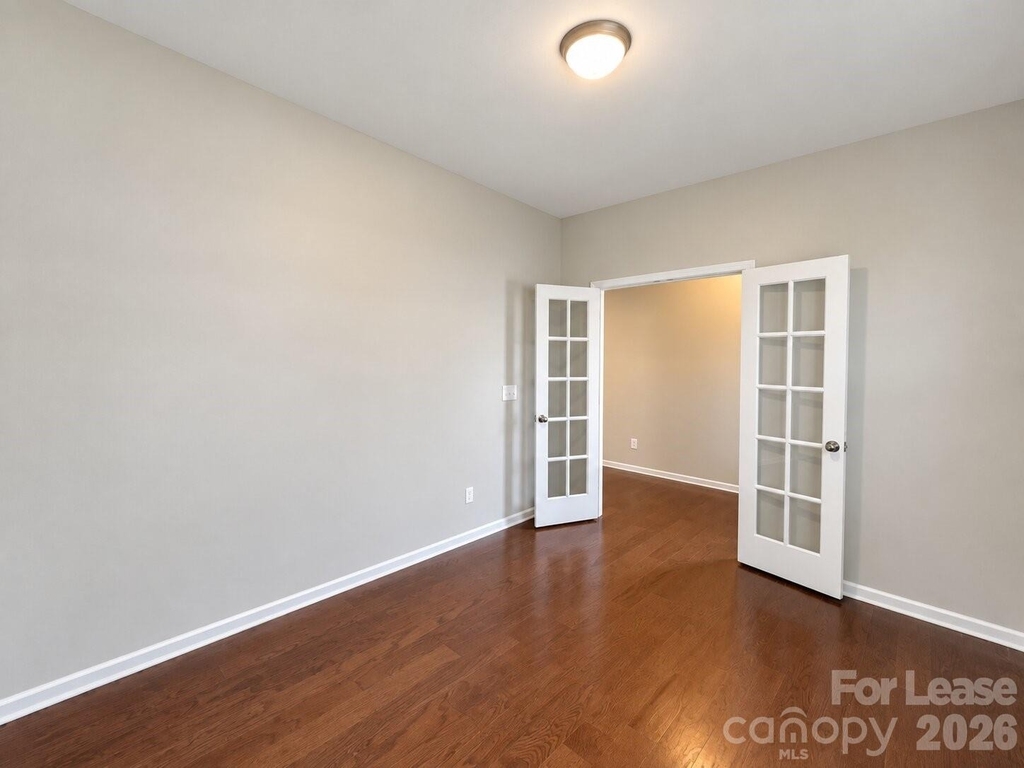 1109 Wainscott Drive - Photo 3