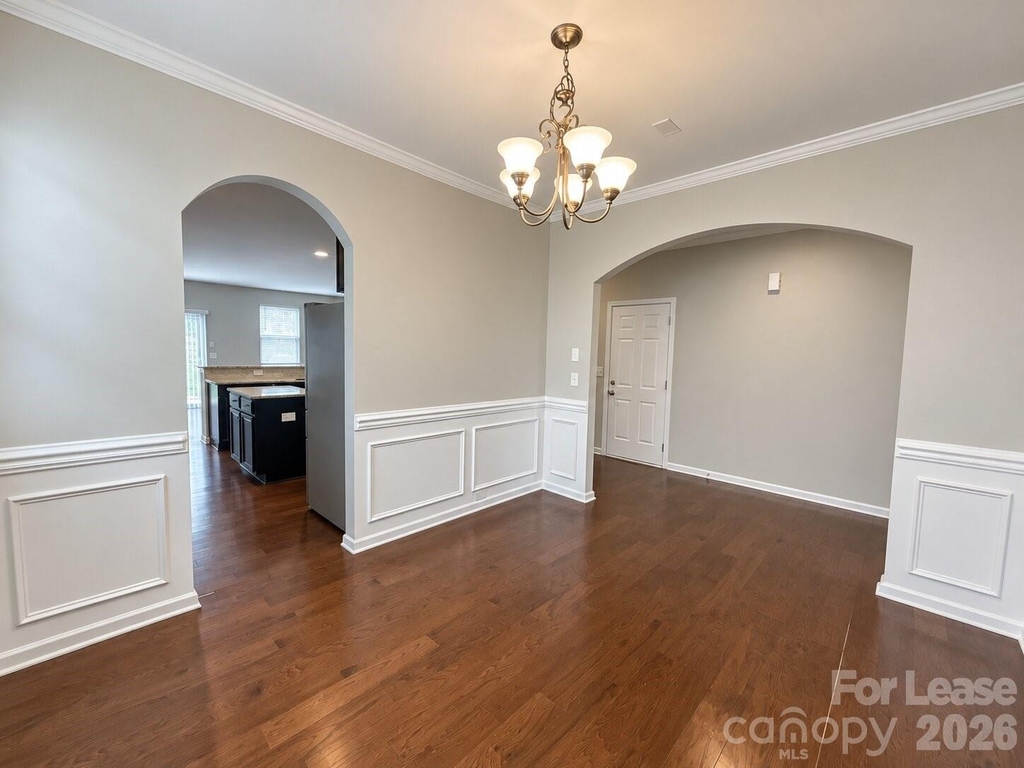 1109 Wainscott Drive - Photo 4