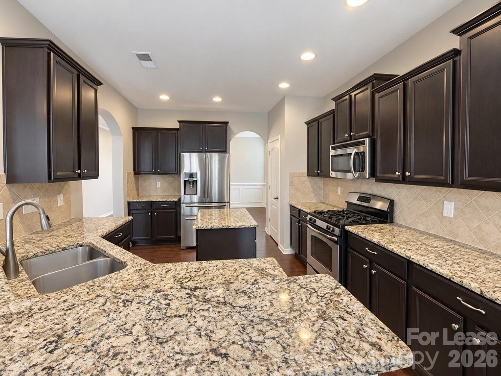 1109 Wainscott Drive - Photo 7
