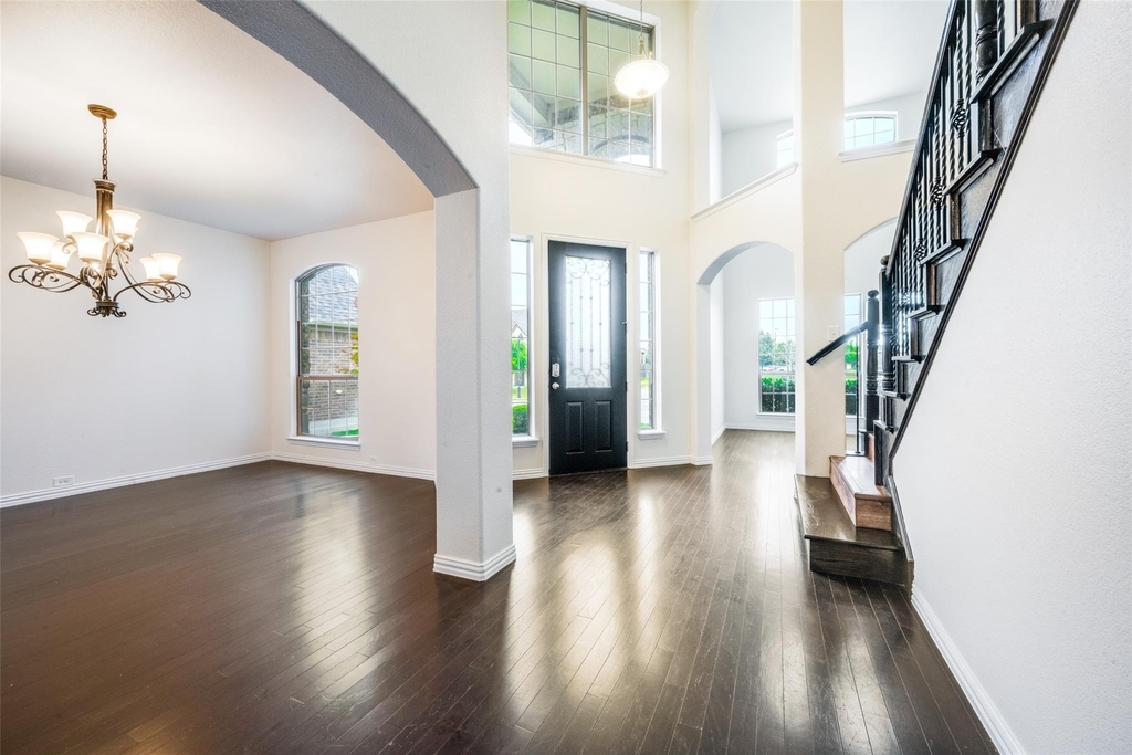 342 Manchester Drive - Photo 3