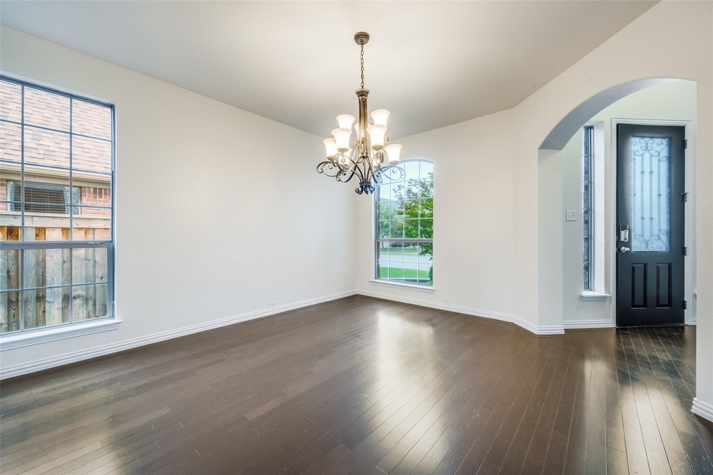 342 Manchester Drive - Photo 4