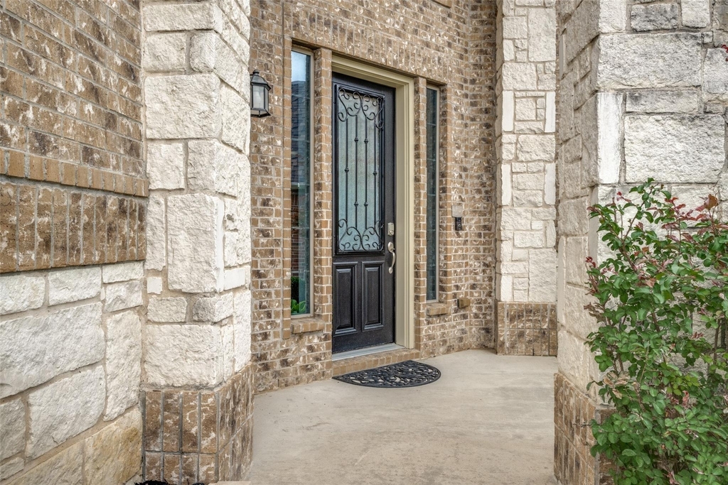 342 Manchester Drive - Photo 2