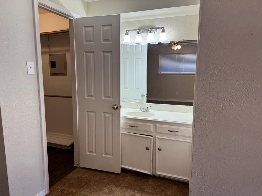 705 Kingsbridge Drive - Photo 20