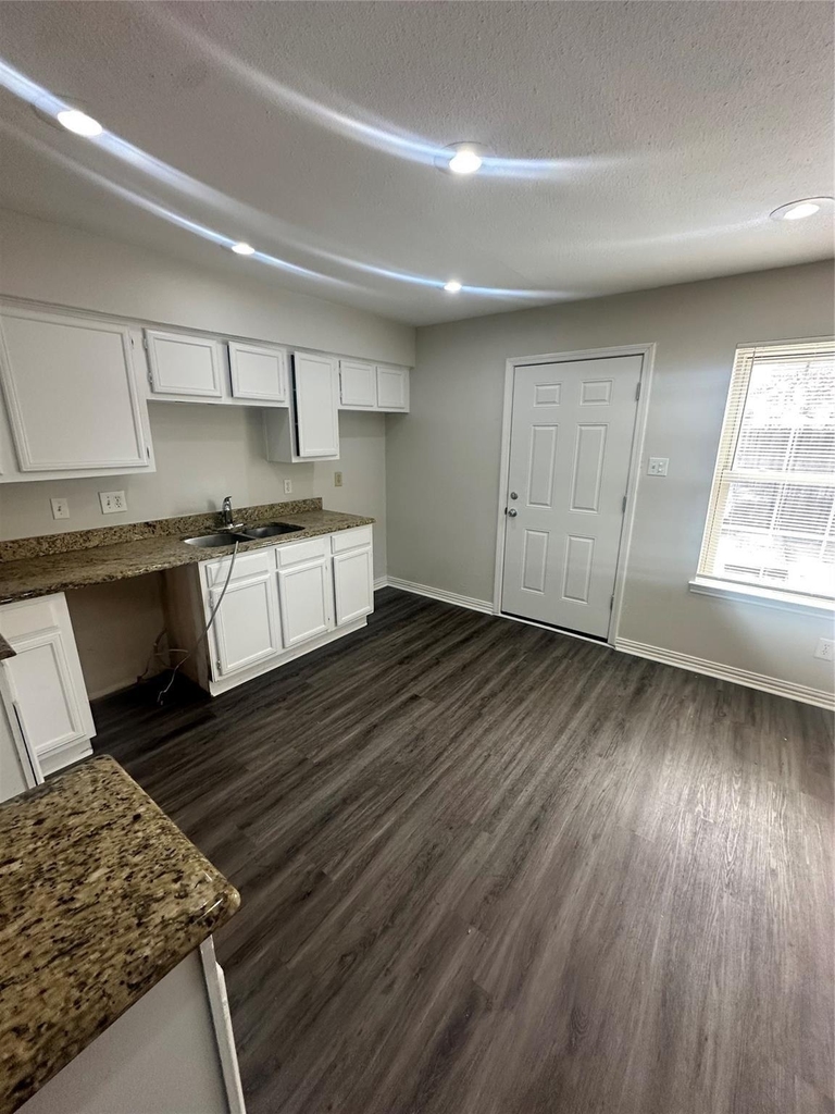 2268 Colony Court - Photo 3