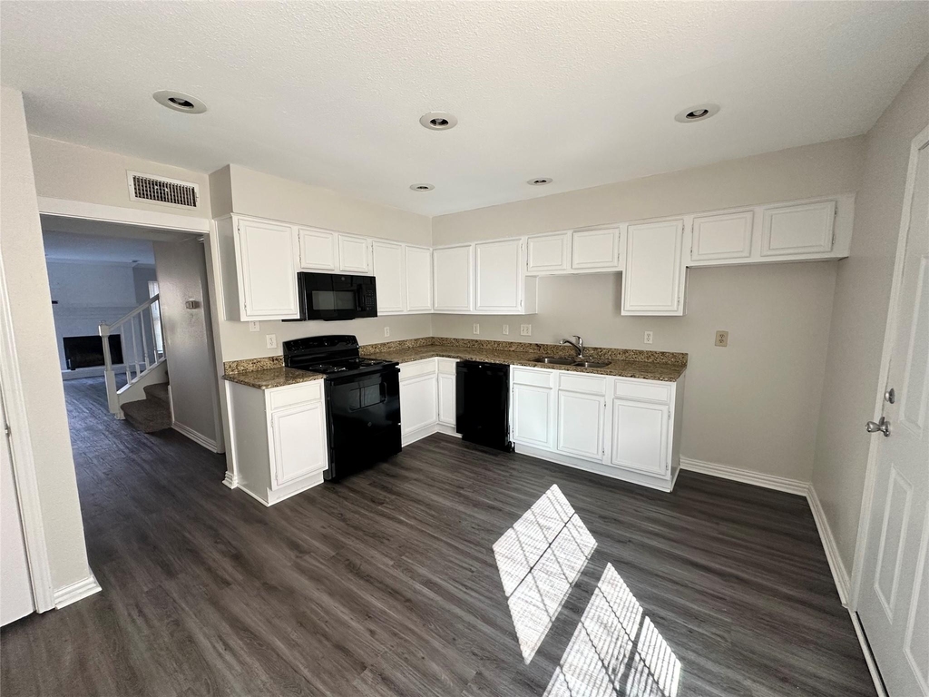 2268 Colony Court - Photo 4