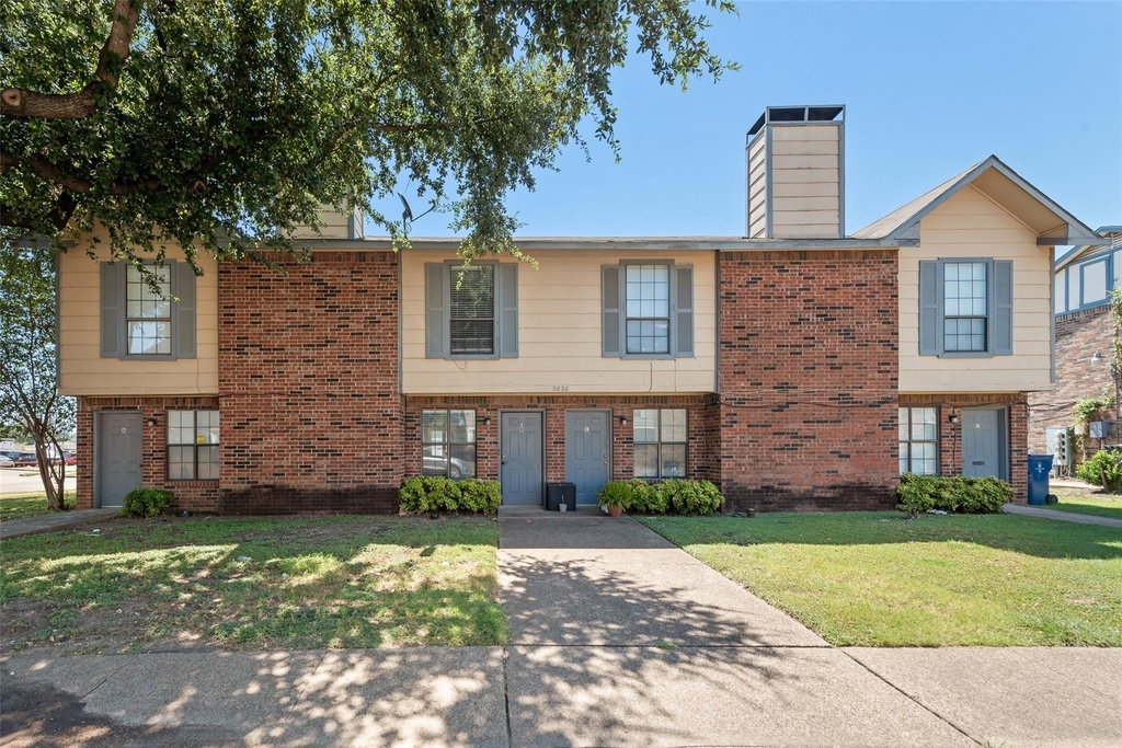 2826 Wimbledon Court - Photo 0
