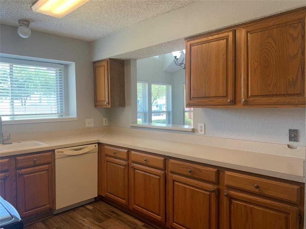 2766 Claremont Drive - Photo 5