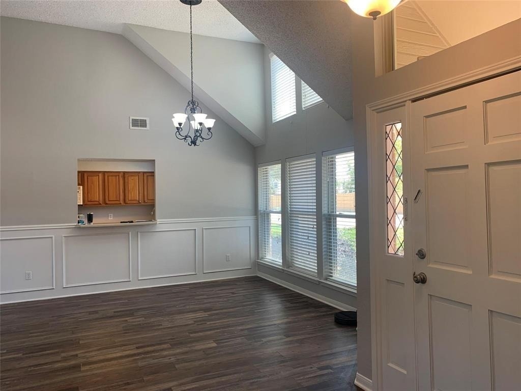2766 Claremont Drive - Photo 3