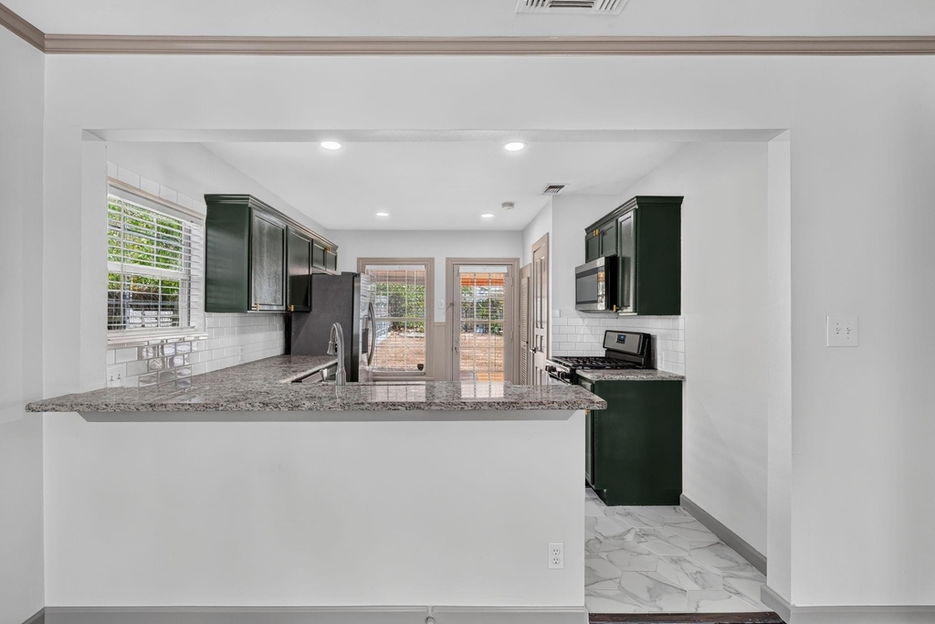 3824 Collinwood Avenue - Photo 5