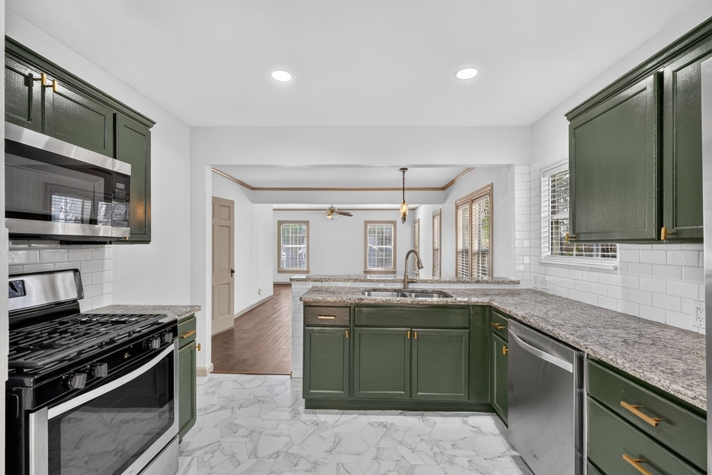 3824 Collinwood Avenue - Photo 7