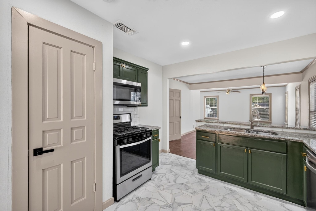 3824 Collinwood Avenue - Photo 8