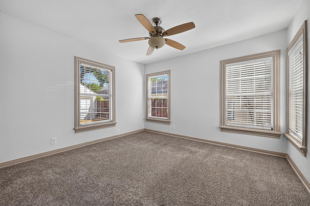 3824 Collinwood Avenue - Photo 13