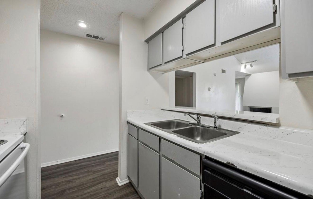 6050 Melody Lane - Photo 4