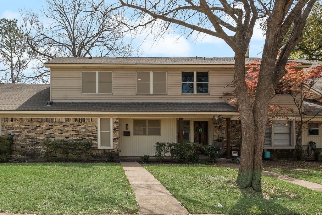 4816 Redwood Drive - Photo 0