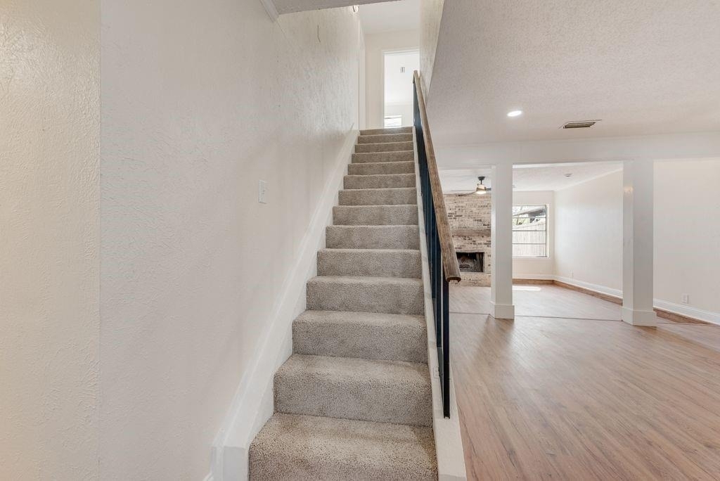 4816 Redwood Drive - Photo 2