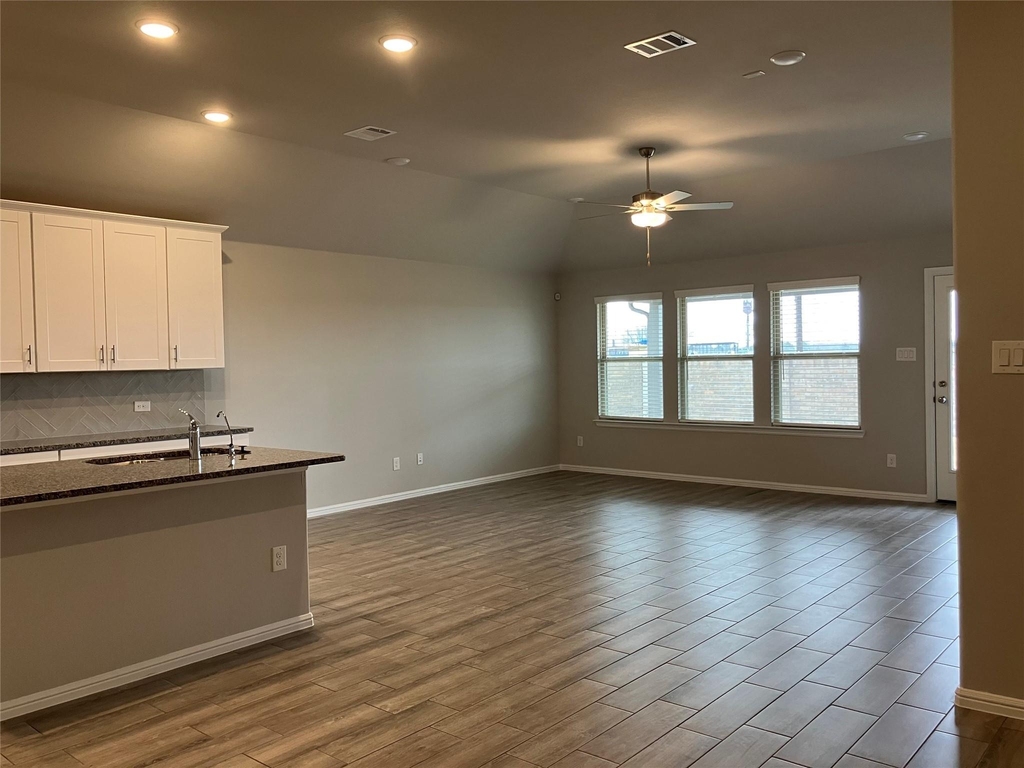 442 Kingsbury Avenue - Photo 4