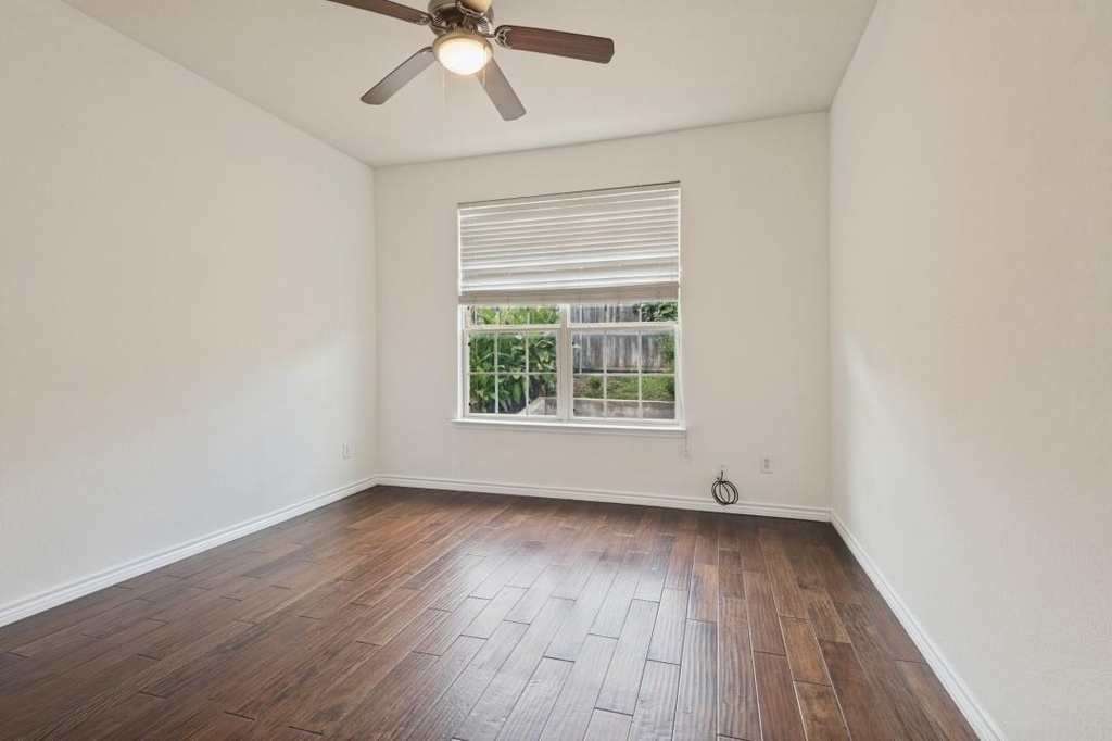 307 Moonlight Drive - Photo 9