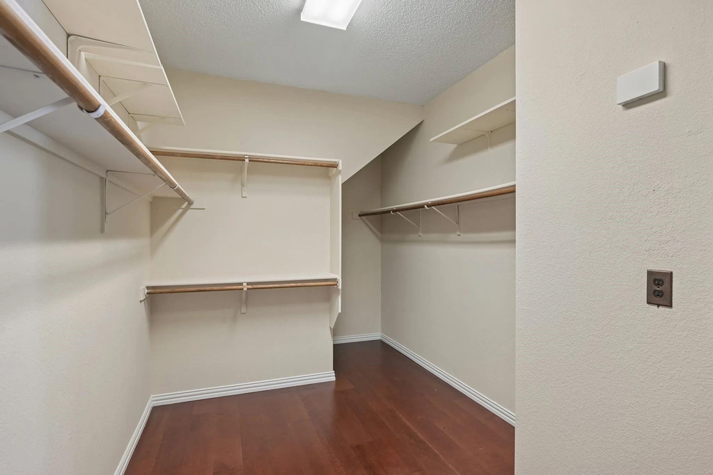 525 Blackfield Drive - Photo 5