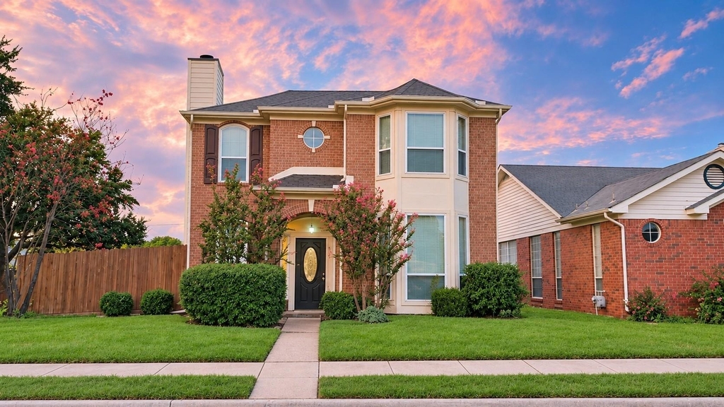 628 Raintree Circle - Photo 0