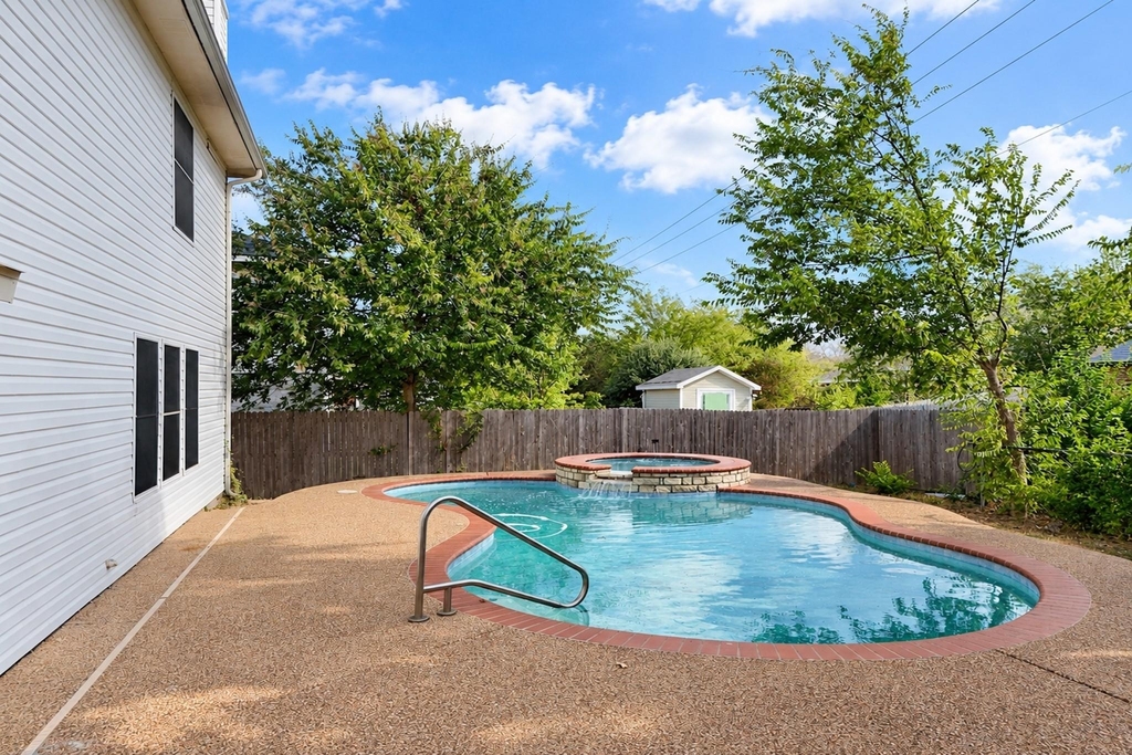 7909 Mosstree Drive - Photo 6
